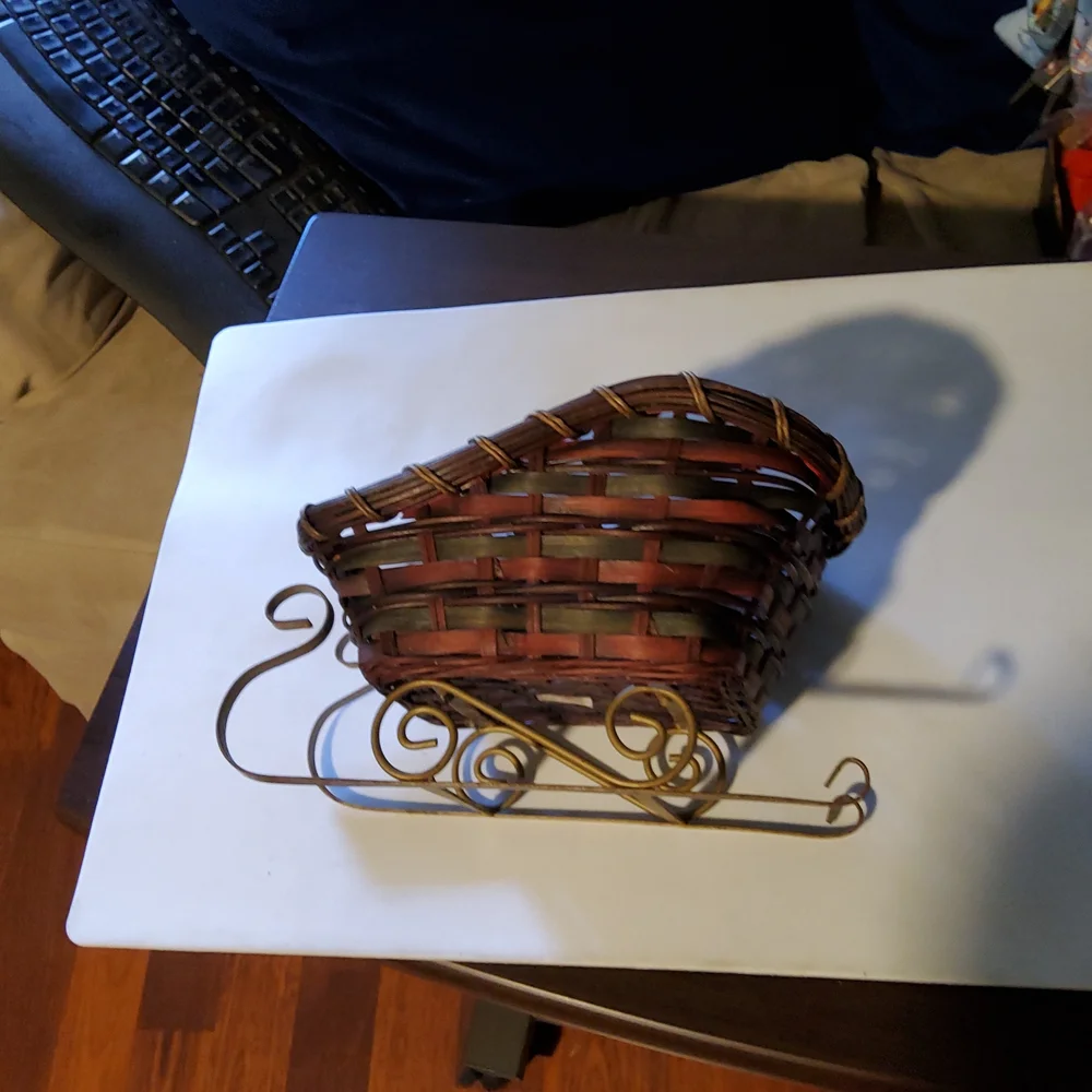 FTD Basket Weave Sleigh